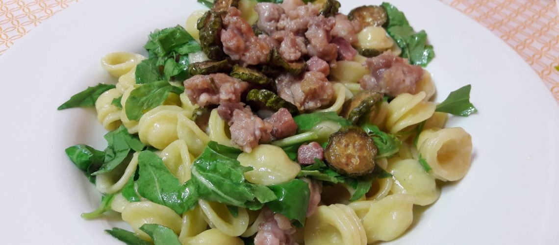 Orecchiette salsiccia rucola e zucchine