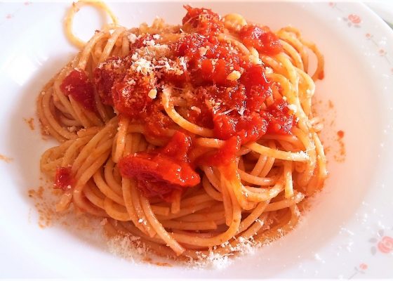 Spaghetti con polpa di pomodoro